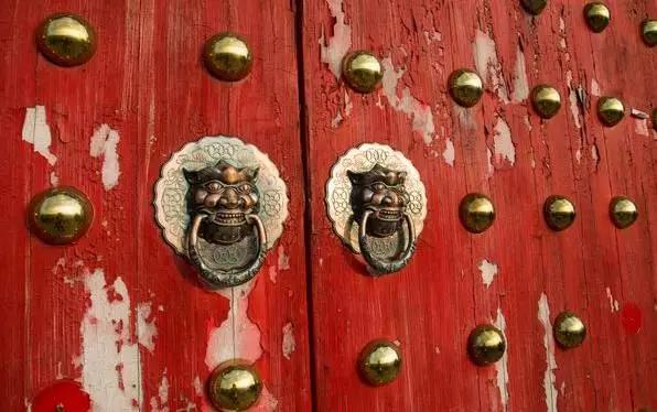 絲綢千里系，文化國(guó)品強(qiáng)，沉寂千年墨，綻放中國(guó)紅！