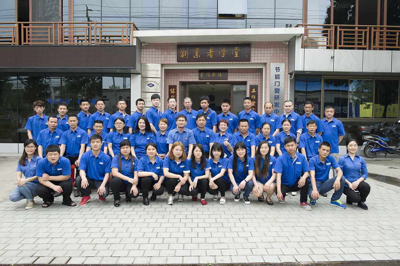 夢想在心中點燃，創業在腳下實現