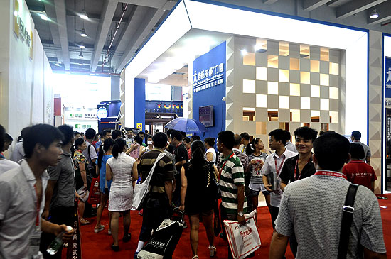 老賴不賴“中式復古”風格門窗引爆廣州建博會