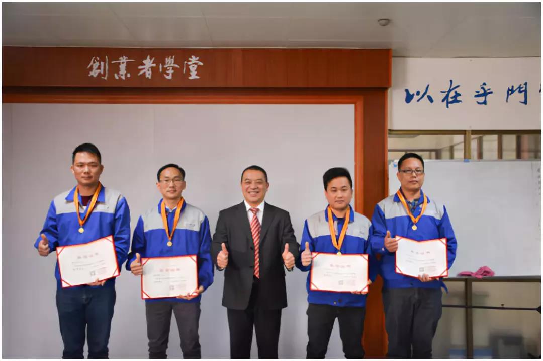 賀老賴不賴2018年度優秀員工評選大會順利召開！